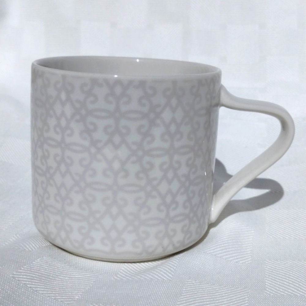 2014 Starbucks Lattice Filigree Fleur de Lis Pattern Coffee Cup Mug 12oz